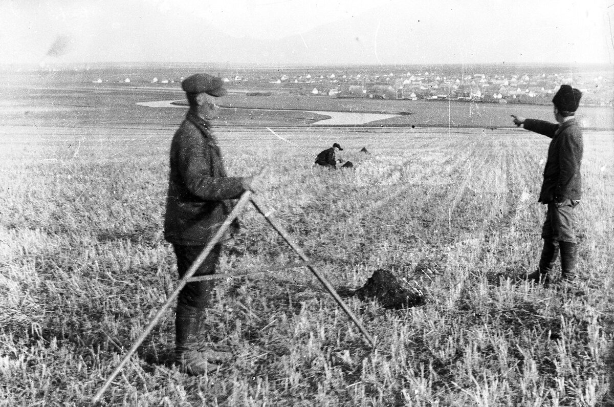 История кадастров. Землемер 19 век. Землеустройство в СССР. Межевание на Руси. Землеустройство в первые годы Советской власти.