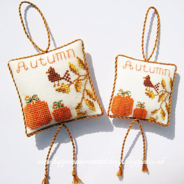 Осенняя бискорю от сайта https://happinessiscrossstitching.com/2016/07/freebie-friday-autumn-cross-stitch.html