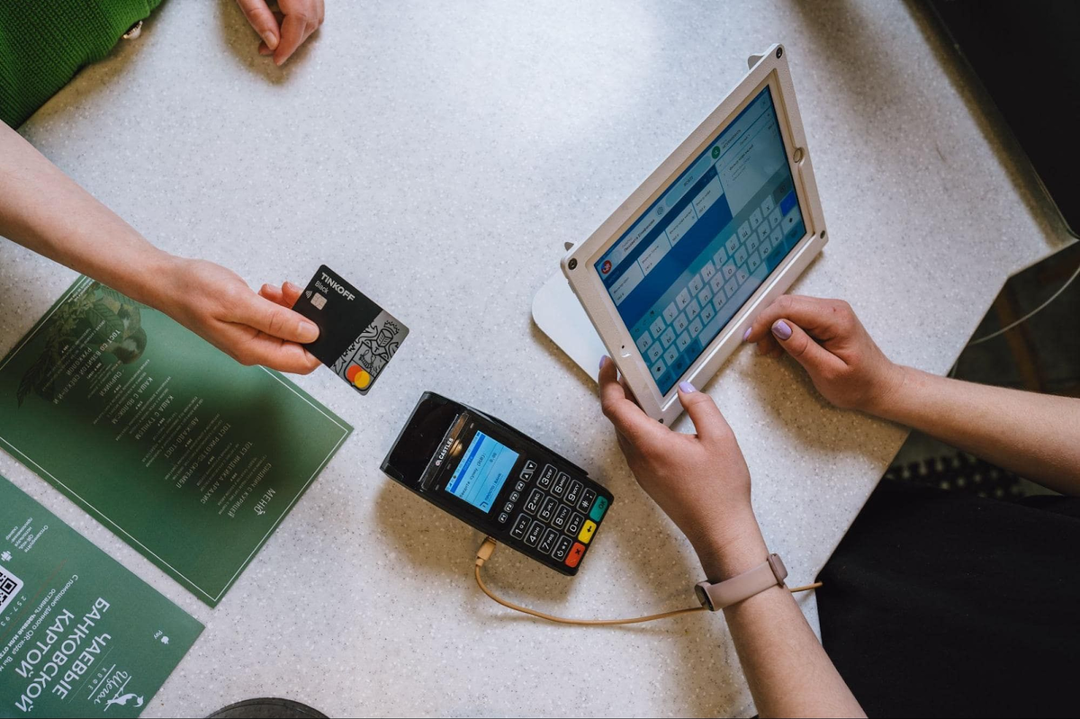 Банковский терминал в кофейне, интегрированный с кассовой системой