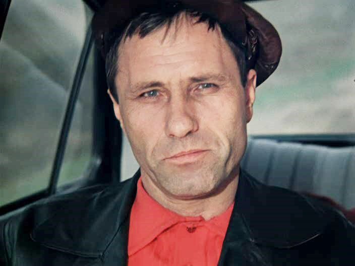 В основу сценария фильма легла одноименная повесть Шукшина «Калина красная». Произведение было написано по мотивам вполне реальных событий.-4