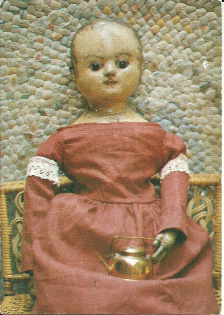 Rag doll. Made by Izannah Walker 1860. Original photograph 1985 Helen Nolan. Открытка из моей коллекции