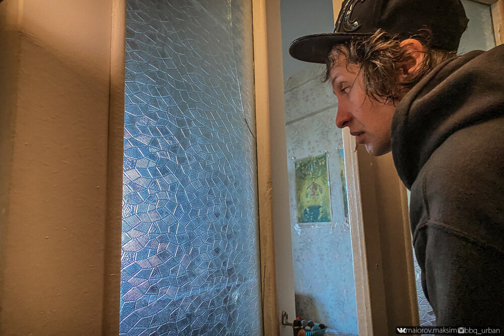 В заброшенном заполярном поселке нашел неразграбленную квартиру. Все ...