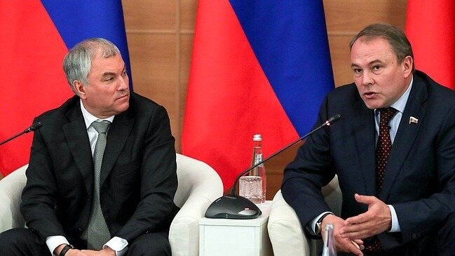     Проекты законов, запрещающих распространение пропаганды нетрадиционных отношений, призваны гарантировать права российских граждан. Об этом заявил председатель Госдумы Вячеслав Володин.