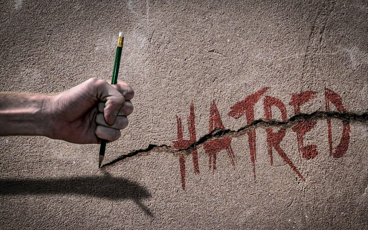 Я не хочу, чтобы на моих ногах оставалась хотя бы частица тебя...