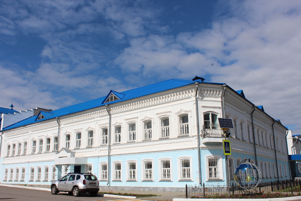 Бывшее  городское училище в Мензелинске. Фото: Л.Габдрафикова