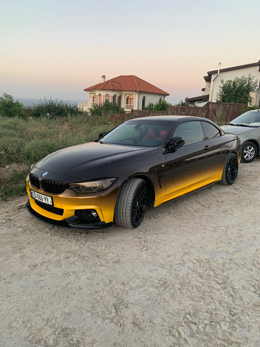 Это фото мне довелось сделать на отдыхе, ну как такой автомобиль может не радовать глаз?