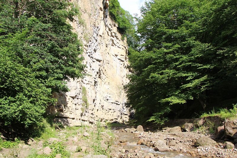 Дорога к Малому Водопаду. Чегемское ущелье в Кабардино — Балкарии.