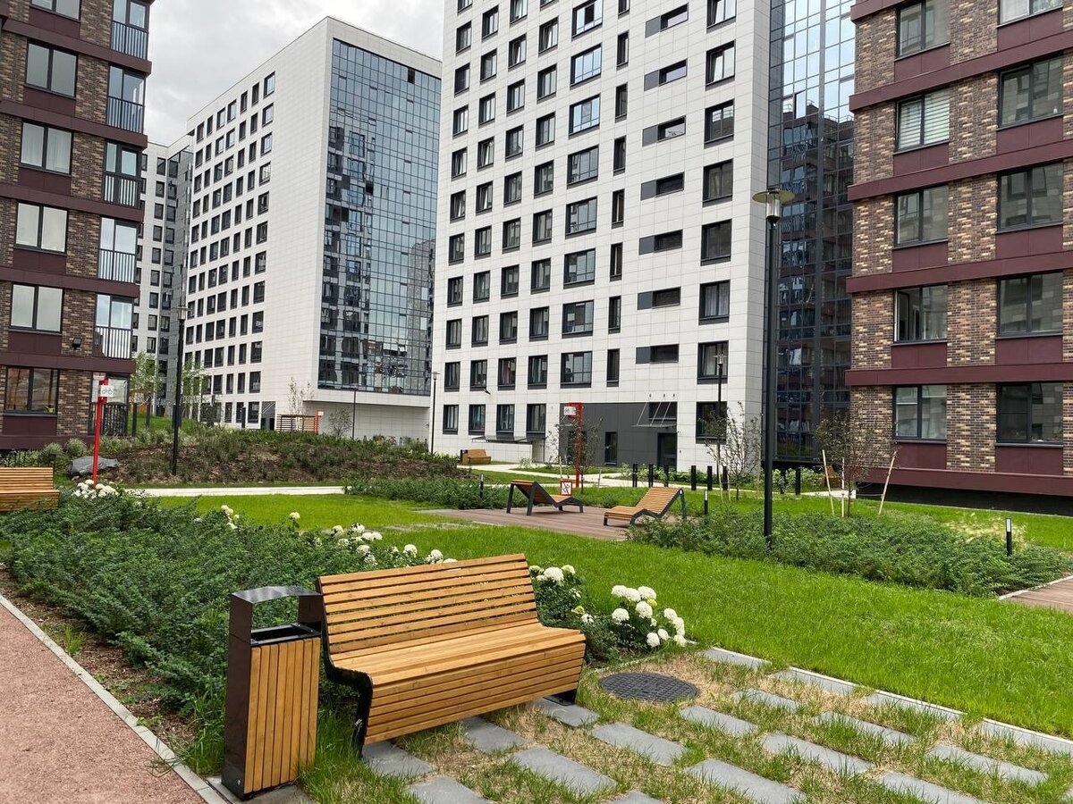 лётная ул, д 95б, к 2. жк голландский дворик. благоустройство двора екатеринбург варламов. новин брусника тюмень. жк дворики.