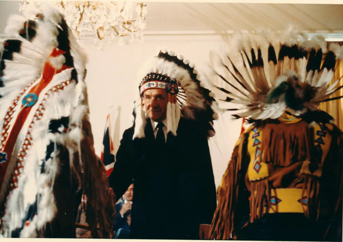 Paragon индейцы сиу. американские индейцы. иосиф виссарионович джугашвили правнук сталина. путин индеец. алексей николаевич косыгин.