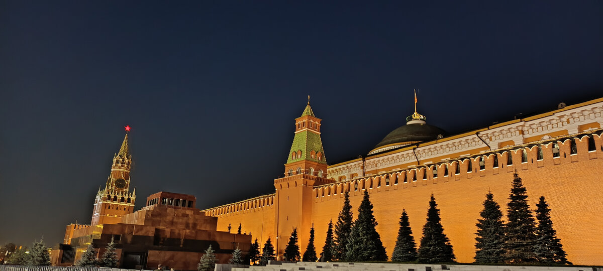 Да и квартиру хотела максимально поближе к Москве. От моего дома дорога до Красной Площади занимает 1 час 15 минут, если не ждать электричку