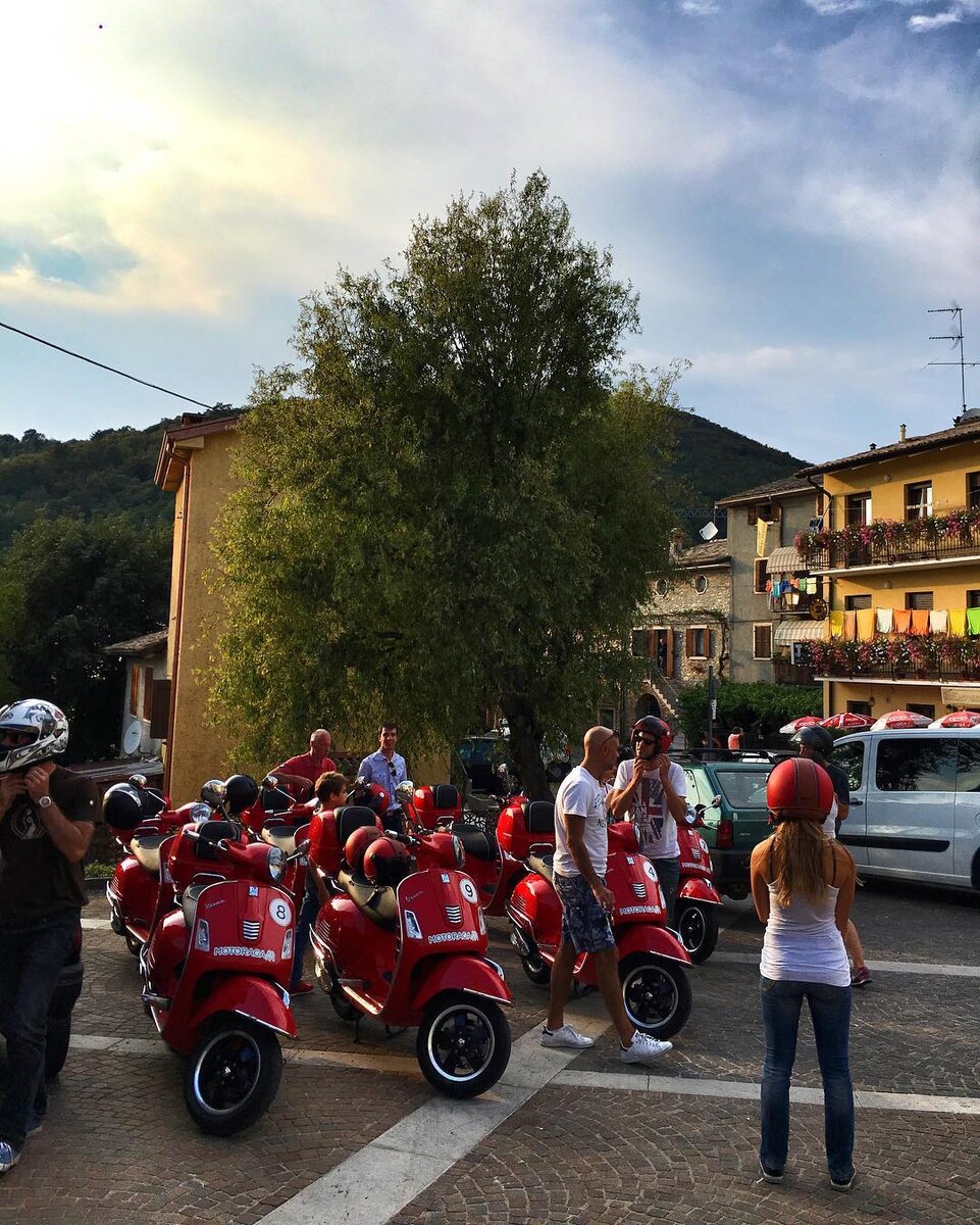 Motoragazzi в горной деревушке Lumini. Кофе-брейк.