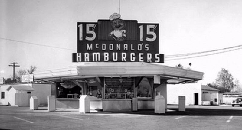 Первый McDonald's в мире. 1955 год.