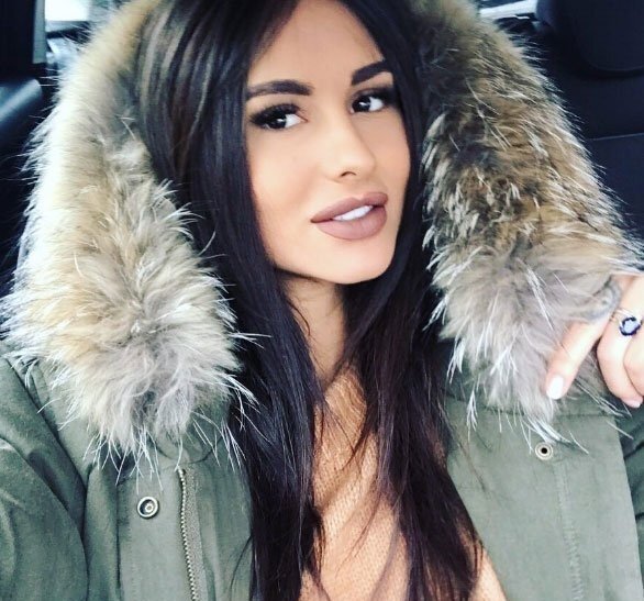 Лера Фрост уже готовится к незавидной участи.  