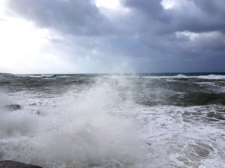 Море в холодную погоду