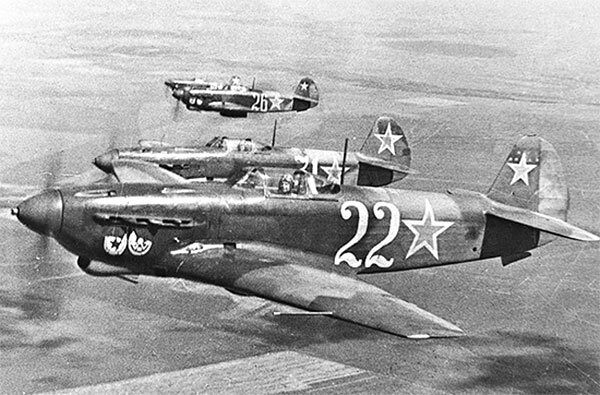 Советские истребители-бомбардировщики Як-9