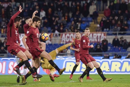   Очень важной победы добилась "Рома" в Кальяри в контексте борьбы за зону Лиги чемпионов.