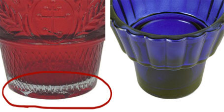 
Видно, что у красной лампады слева непрокрашенная грань. Это краска. А вот фиолетовая лампада справа — из цветного стекла.