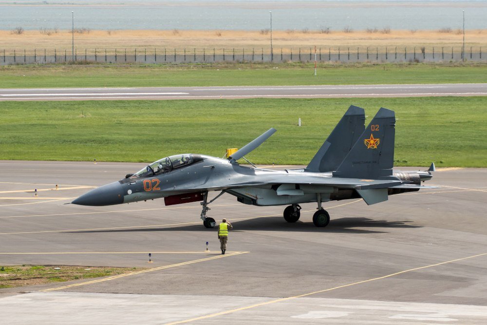 Фото moromax

Вертолеты и самолёты казахстанского производства, вертолёты, прошедшие модернизацию на украинских предприятиях, Airbus A400 турецких ВВС и самолёты казахстанской армии – CASA C-295 и истребитель Су-30. 

