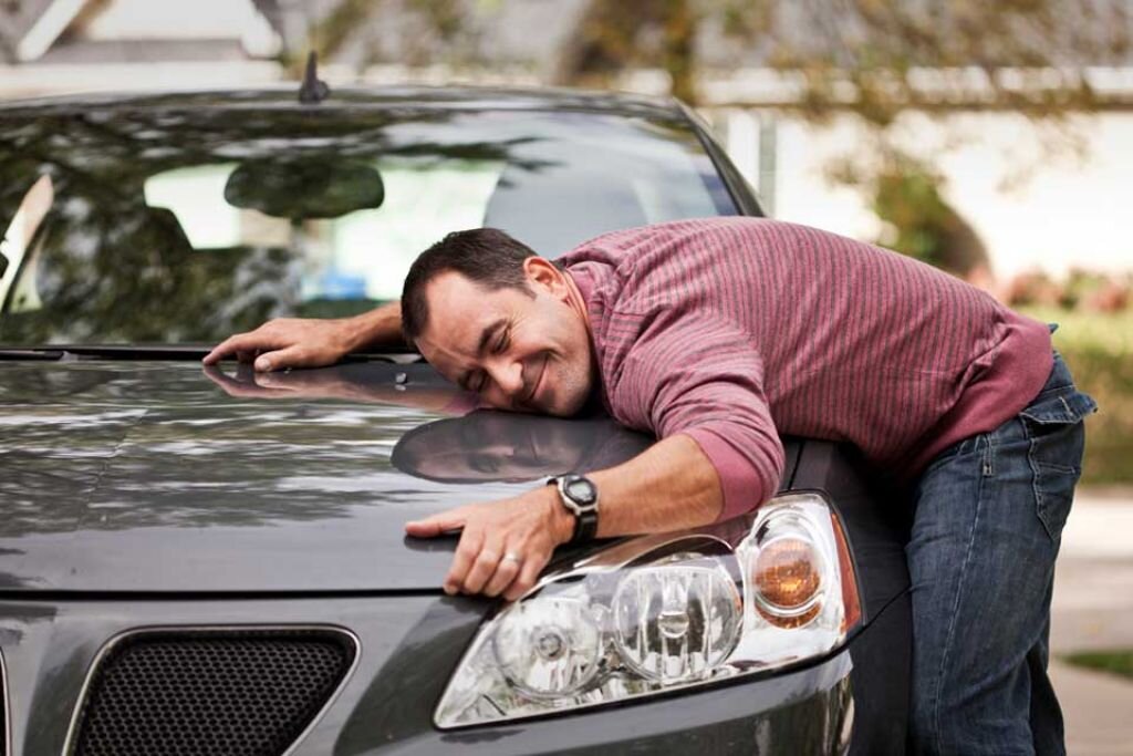 Мерседес бенц ф 700. Элемент человека машины. Бугатти вейрон с человеком. Семья с автомобилем. Человек в машине.