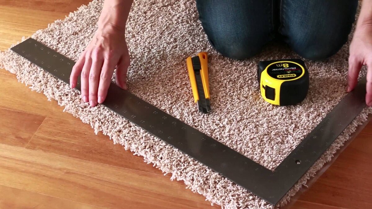 Как заделать дырку в ковролине - 92 фото