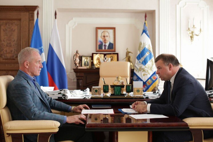 Губернатор Ульяновской области Сергей Морозов (слева) и руководитель Счетной палаты Ульяновской области Игорь Егоров (справа)