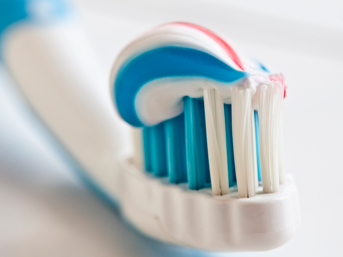 Комбинированные лечебно-профилактические зубные пасты бьют точечно и устраняют одну проблему