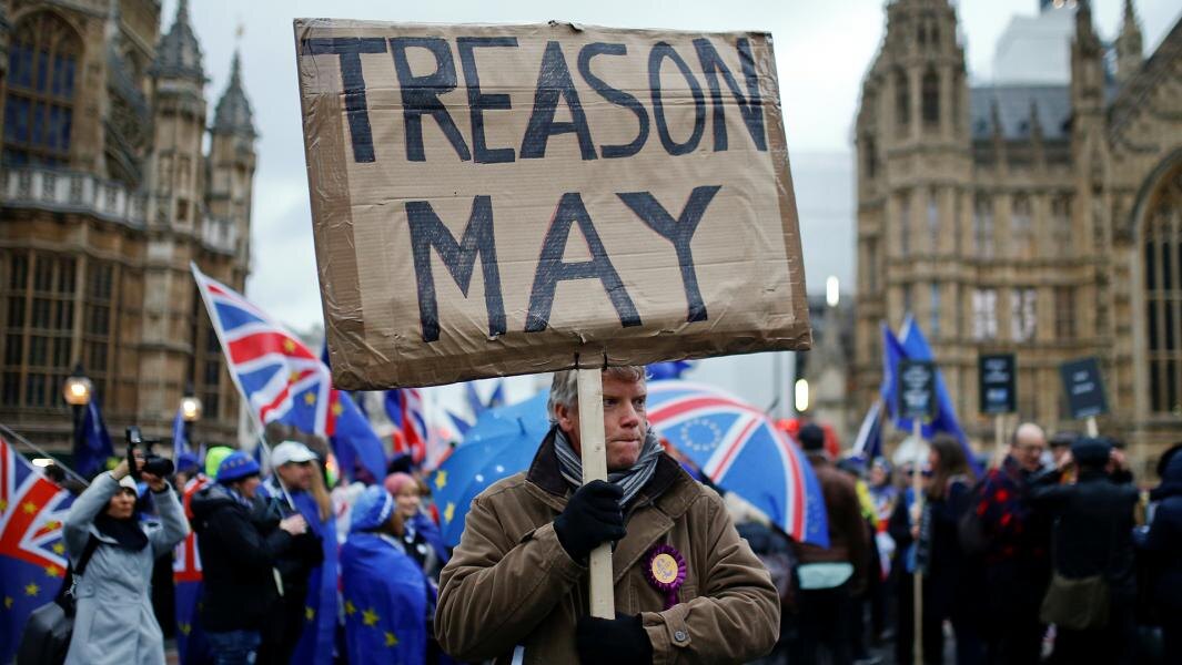 Протестующие против Брексита перед зданием парламента. Фото: REUTERS/Henry Nicholls