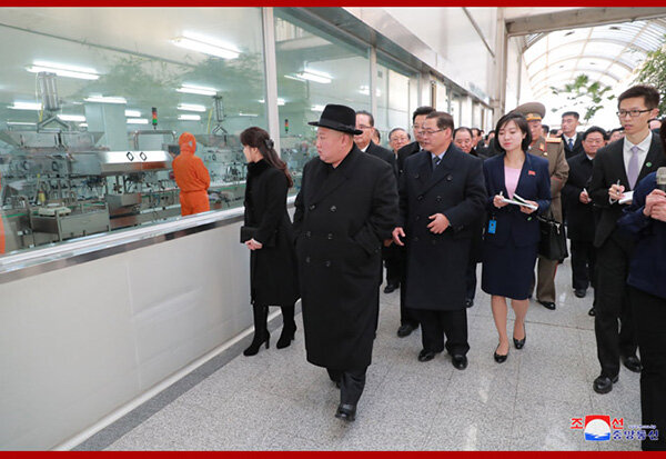 Недавний визит лидера КНДР Ким Чен Ына на фармацевтический завод во время его поездки в Пекин свидетельствует о его намерении развивать фармацевтическую промышленность КНДР, которая может стать...-2