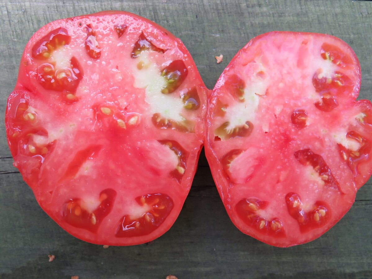 Внутренний  космос "Болгарского чуда" с сердечками. Не доедет такое до прилавков, даже не надейтесь