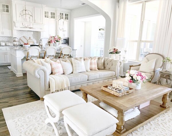 Красивая огромная гостиная, очень уютная/@mytexashouse