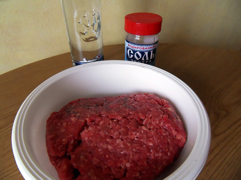 Картошка фарш мясо. Добавляем картошку в фарш. Картошка фарш мясо. Картошка с фаршем в духовке. Картофель завернутый в фарш.