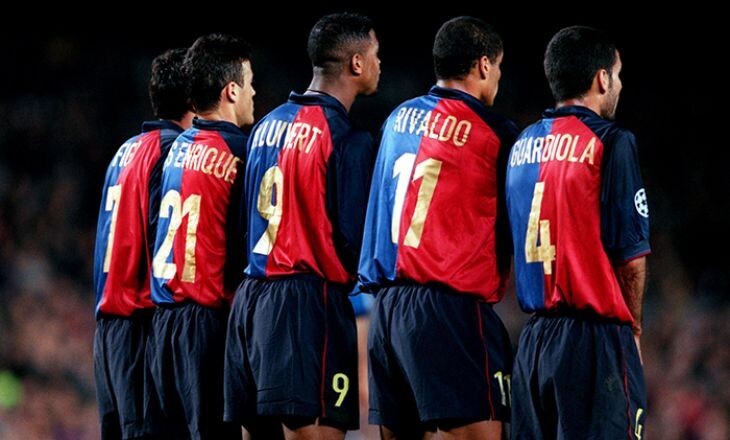 Барселона 2000-2003 г. на фото справа Пеп Гвардиола, в последующем времени стал тренером , который выиграл с ней огромное количество кубков . Ривалдо и Клюйверт внесли большой вклад в Барселону того времени.  Луис Энрике также тренеровал команду и выиграл с ней Лигу Чемпионов.  А вот Фиго, слева на фото, перешёл на сторону заклятого врага (Реал Мадрид).