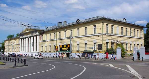 Вдовий дом на Баррикадной в Москве
