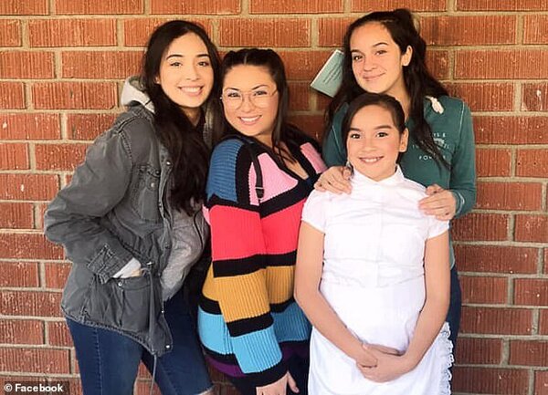 Дениз с семьей