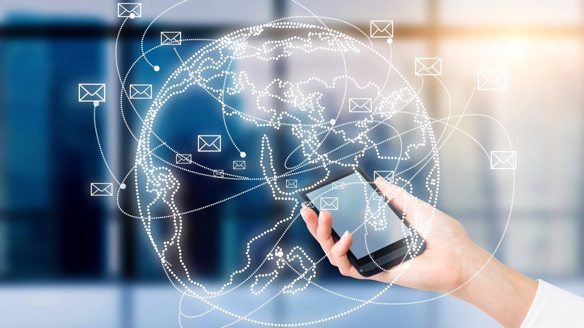 Безопасность, как известно - это состояние защиты прав граждан, состояние общественных отношений, отсутствие неприемлемого риска. И это также система мер, направленных на защиту свободы человека, как главного условия реализации его интересов.