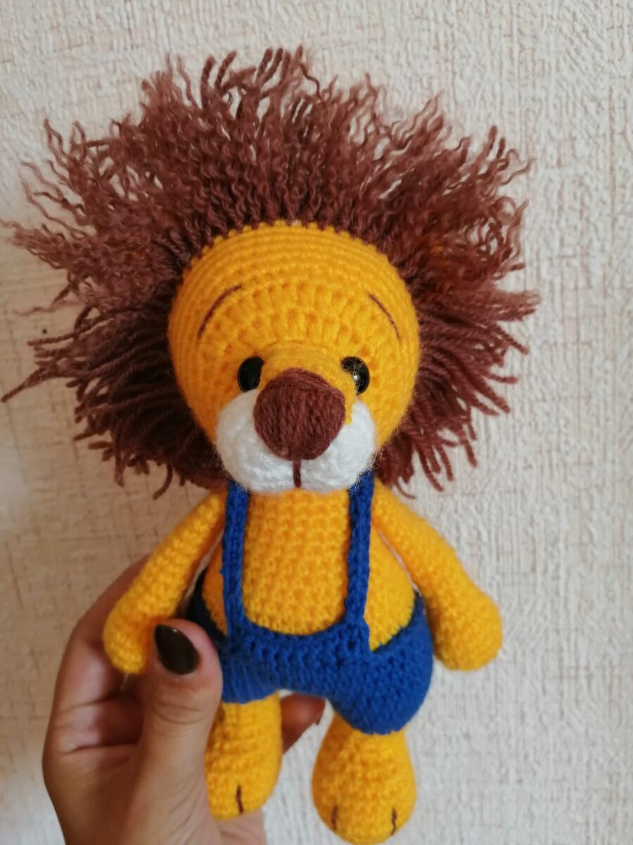 лев крючком. вязаная игрушка