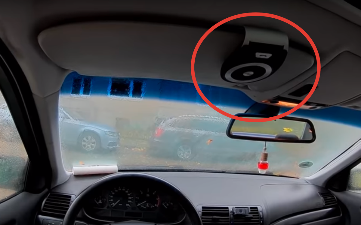 Расположение на солнцезащитном козырьке