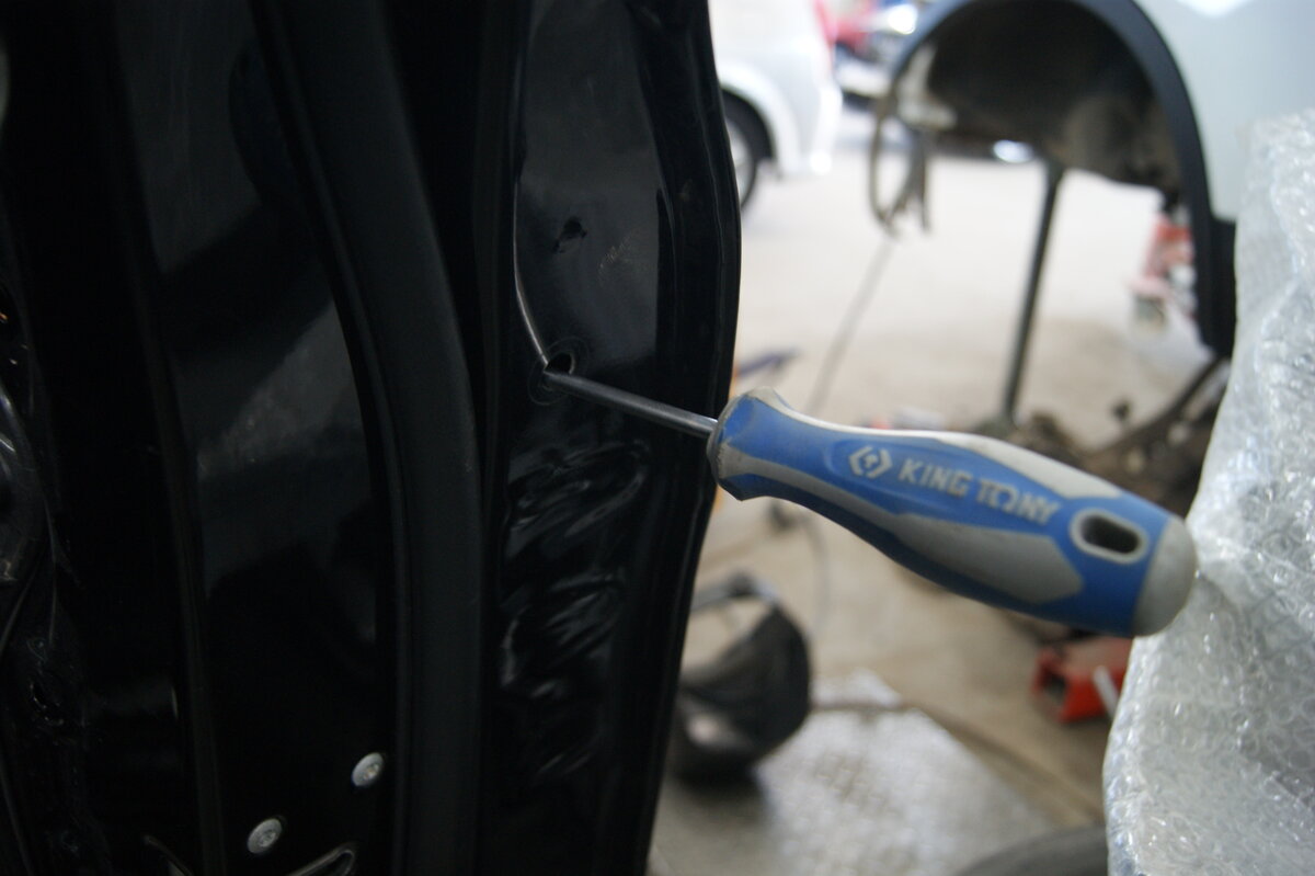 audi q7 rear door handle install - YouTube