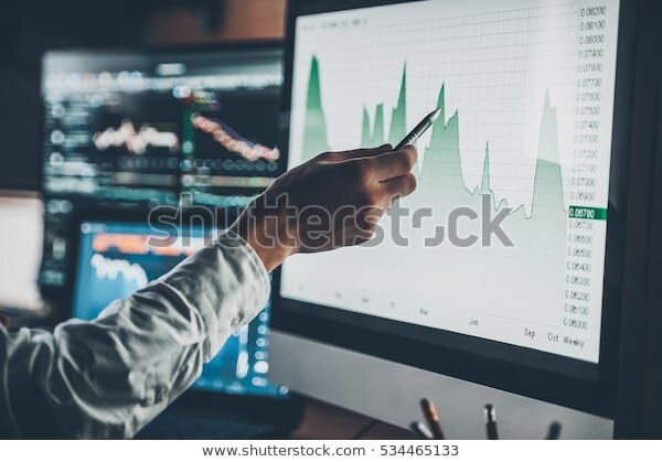 https://www.shutterstock.com/ru/image-photo/analyzing-data-close-young-businessman-pointing-534465133