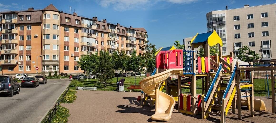 Система видеонаблюдения помогает держать под контролем все происходящее на территории жилого комплекса