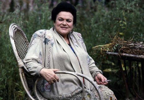 Замуж Людмила Зыкина вышла в 1951, когда ей было 22 года. Первым мужем певицы был Владлен Позднов – инженер автомобильного завода им. Лихачева. Люда в те годы работала в русском народном хоре им.-7