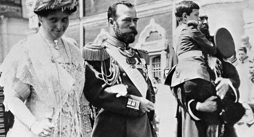 Александра Федоровна с мужем и сыном