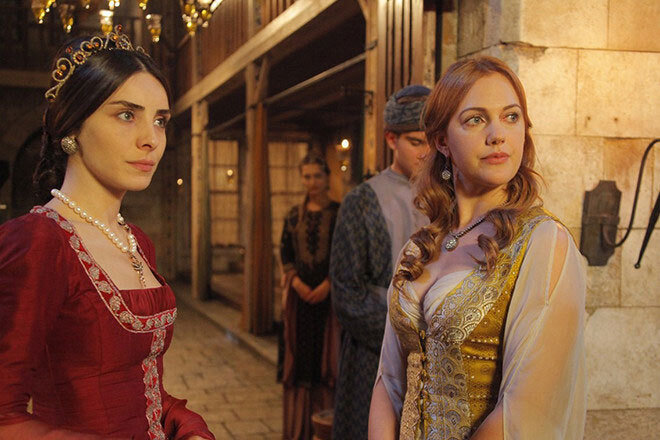 Махидевран и Хюррем 