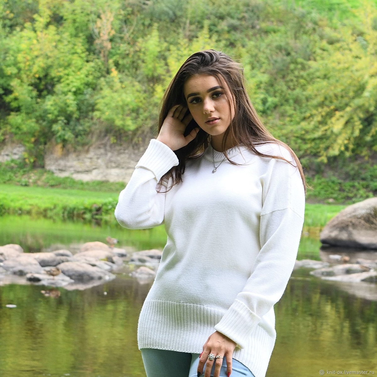https://cs5.livemaster.ru/storage/c4/d1/31cb71a13fb30bac8c8e505e7b6j--odezhda-sviter-zhenskij-belyj-kollektsiya-akvarel.jpg