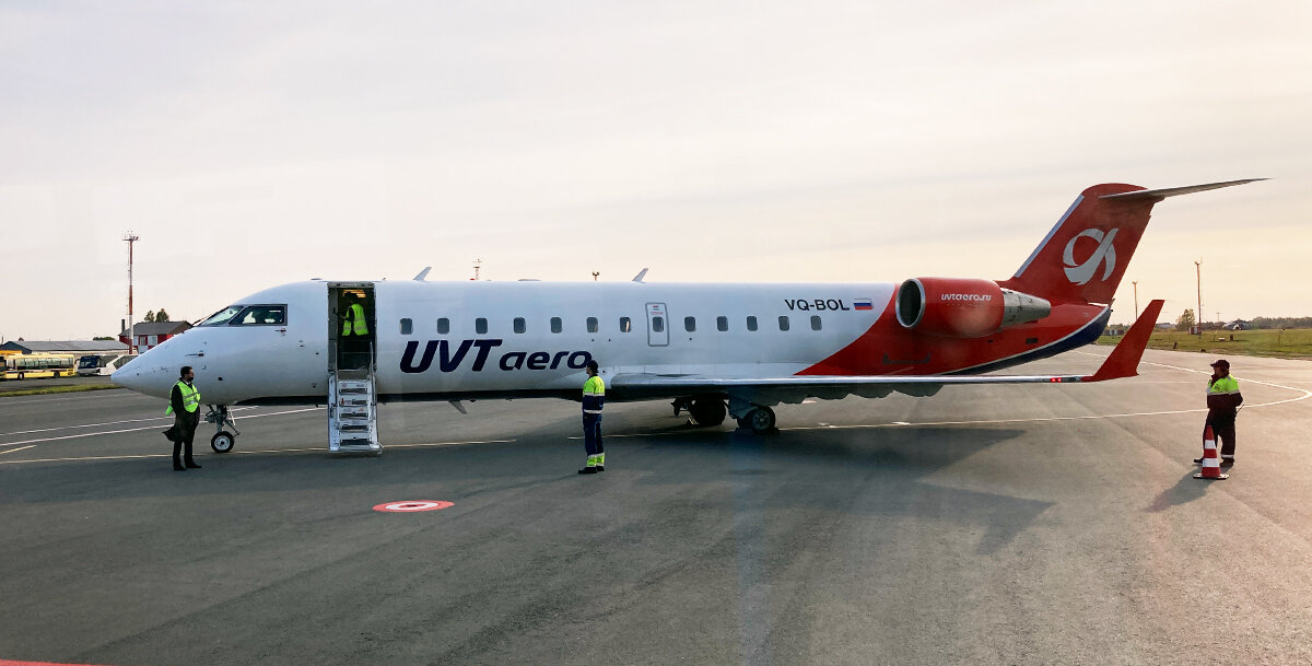 Ближнемагистральный пассажирский самолёт Bombardier CRJ200. Фото Автора.