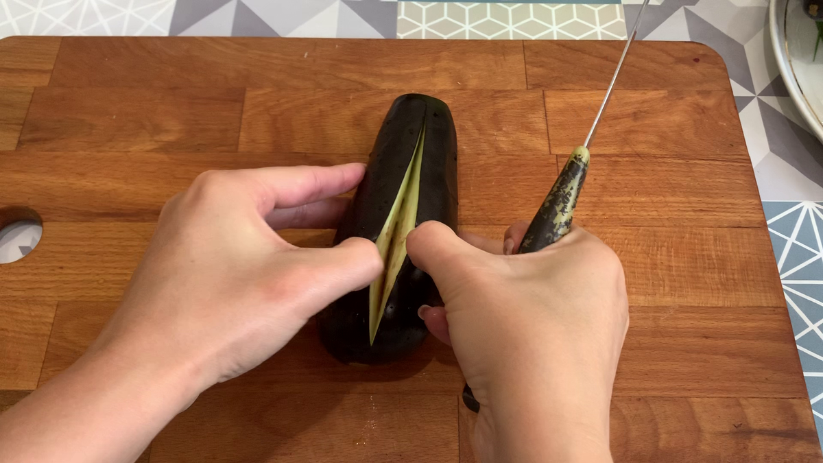 подготавливаю баклажаны