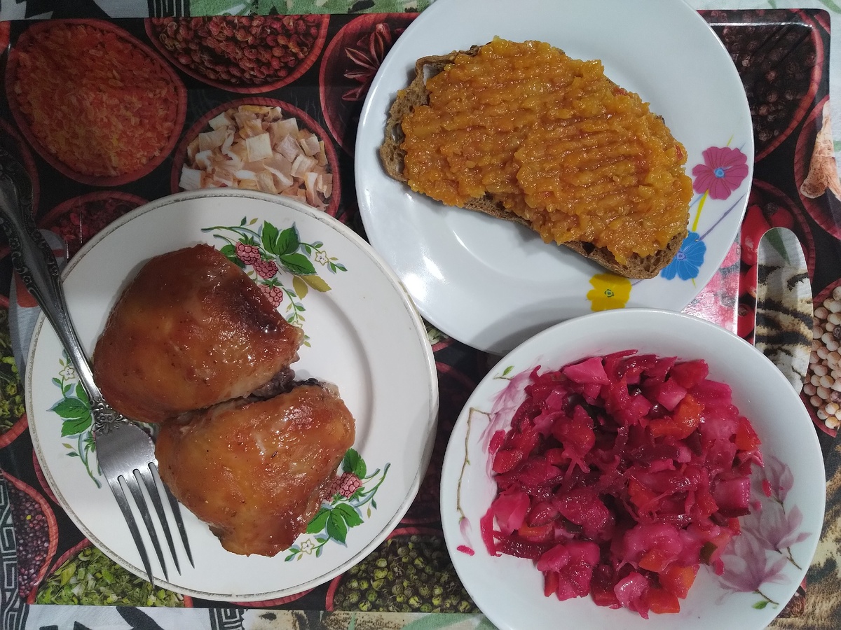 Фото автора. Настоящий, не сказать чтобы правильный, но мой обед