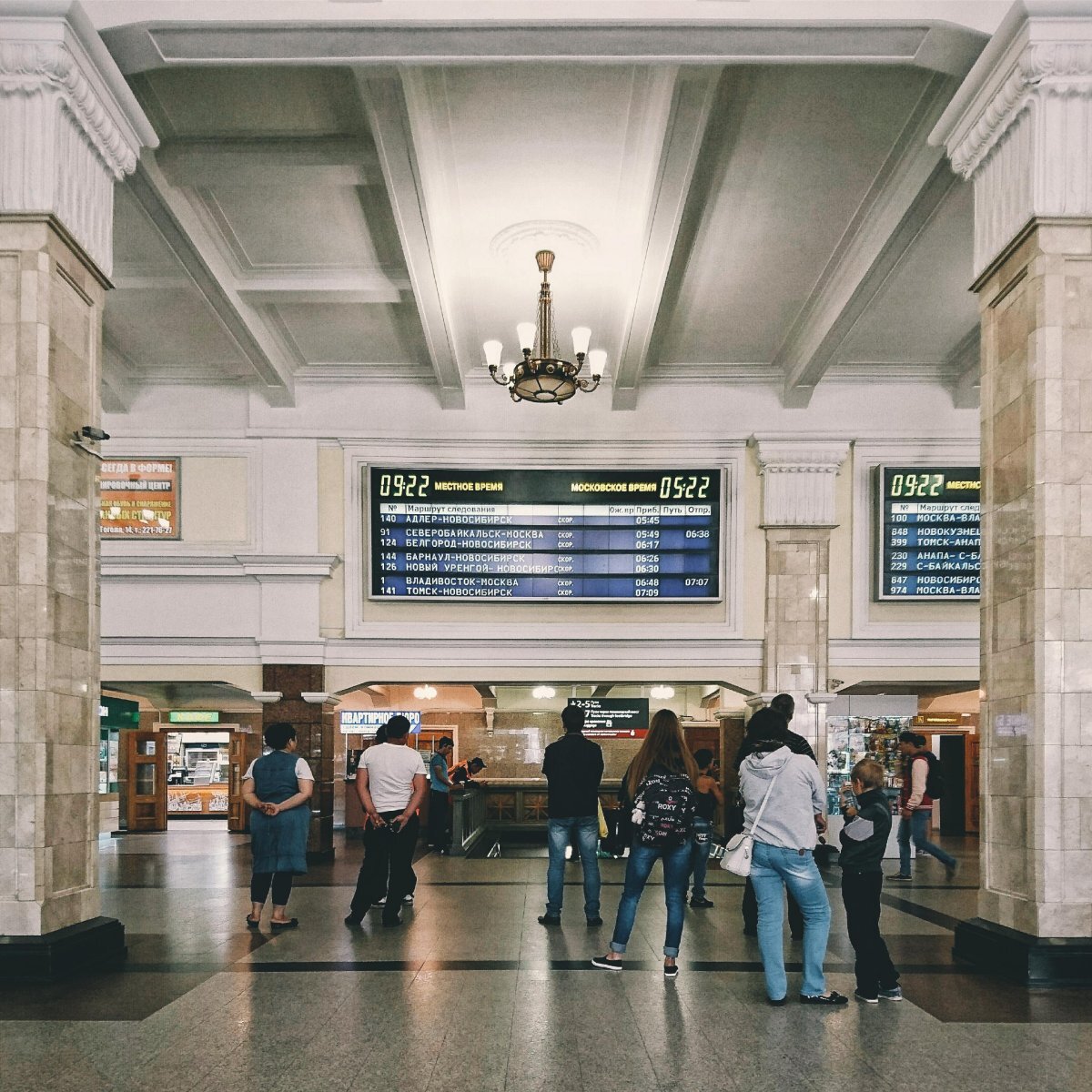 Центральный вокзал телефон. Вокзал Новосибирск главный внутри. Новосибирск ЖД вокзал внутри. Новосибирский главный вокзал главный Новосибирск. ЖД вокзал Новосибирск главный внутри.