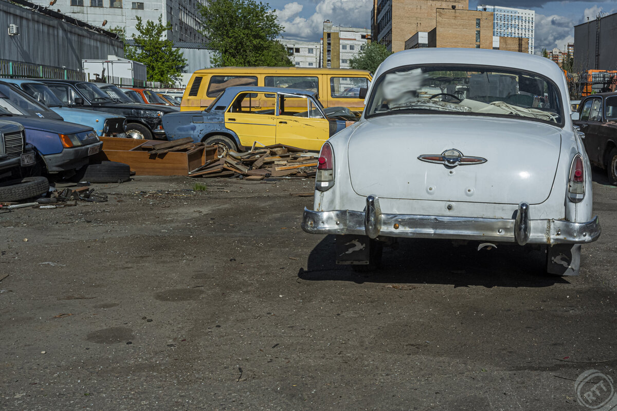 Нашли стоянку ретро авто. Чем на самом деле оказалось 