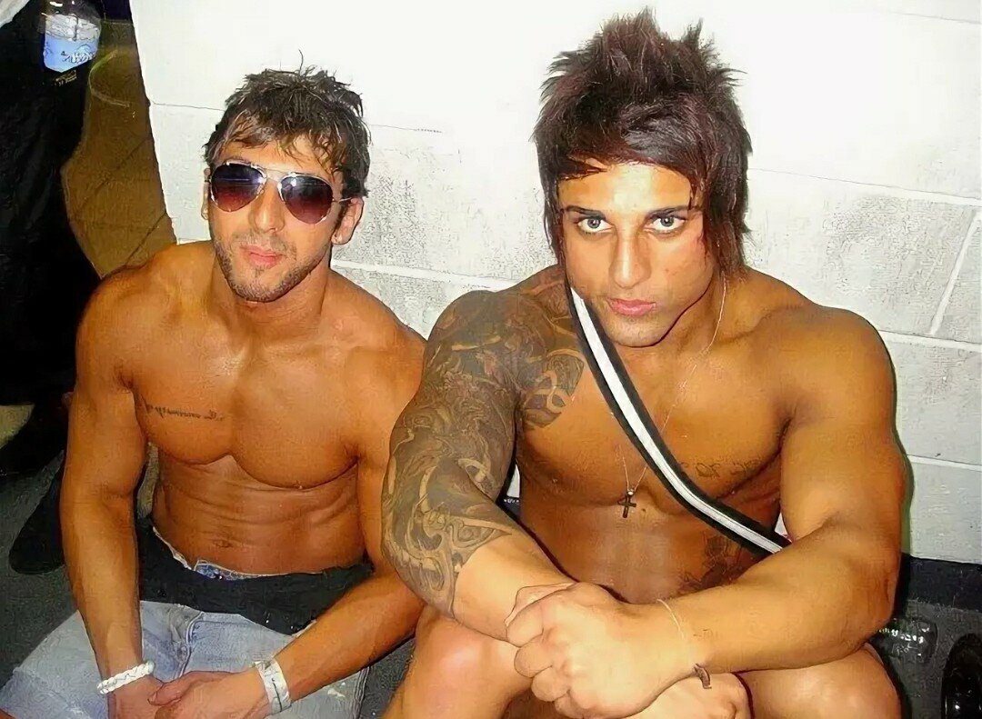 Zyzz в очках